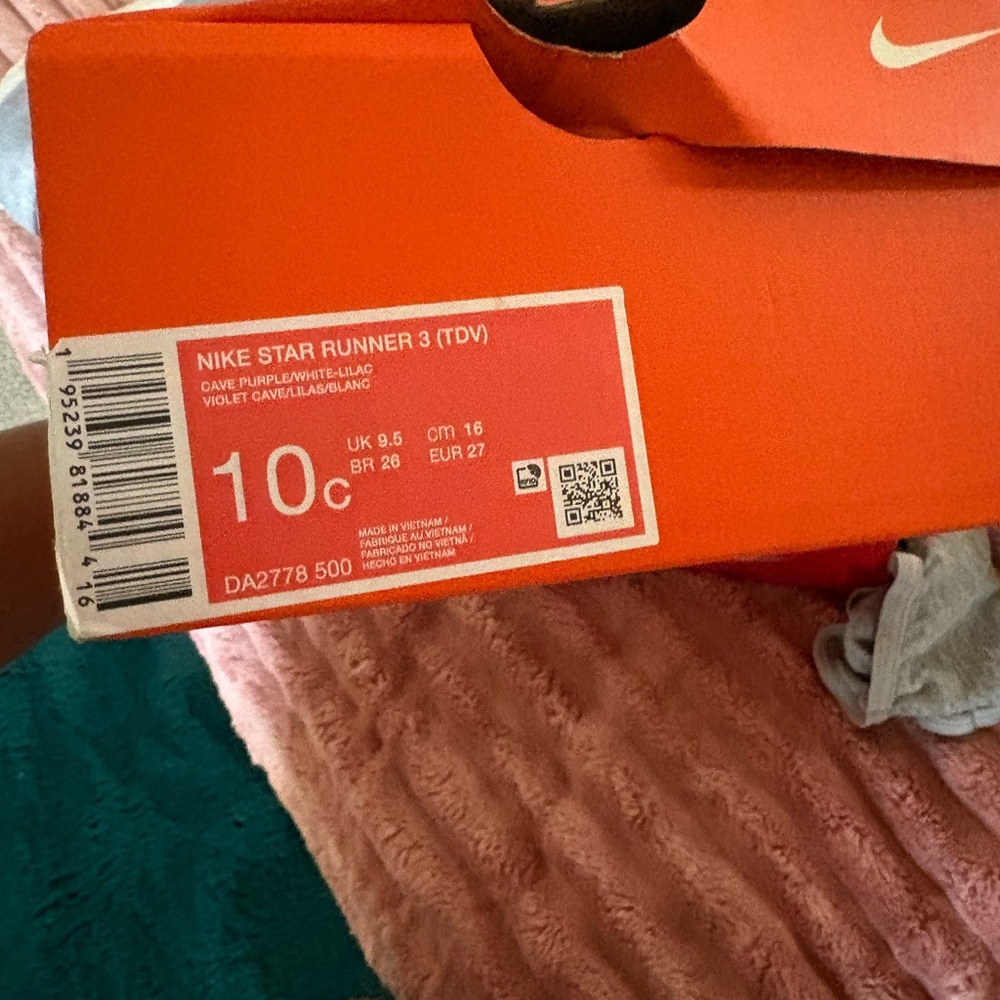 Nike Star Runner 3 Shoes in Orange Box